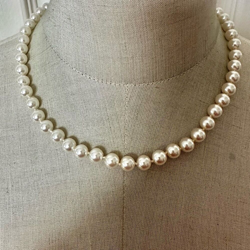 Faux pearl vintage necklace